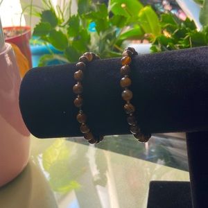 I’m selling tigger eyes bracelets and color are dark brown and light brown